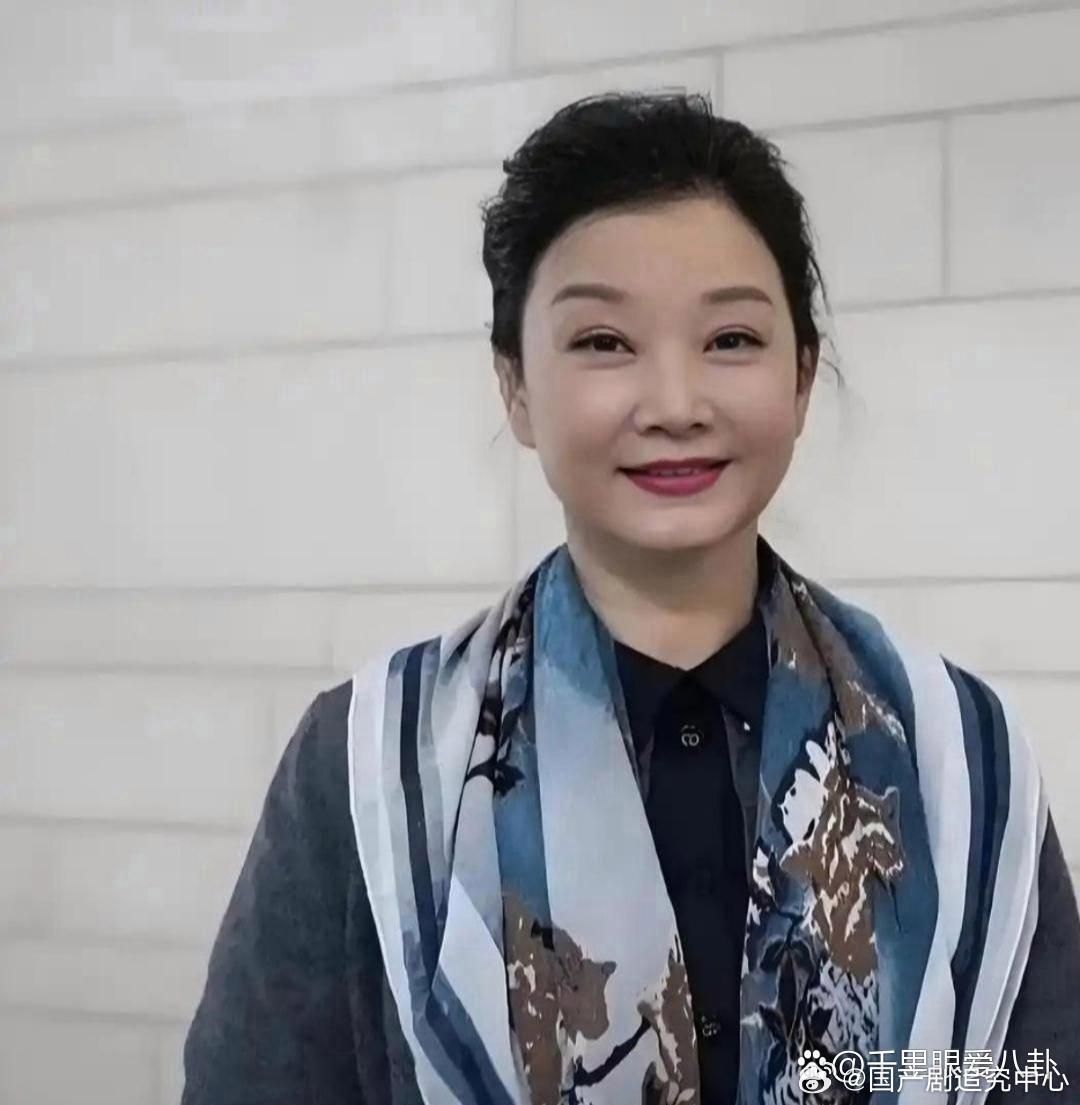 哇塞，宋祖英居然已经60岁了！这状态也太绝了吧！岁月完全没带走她的气质，依旧端庄