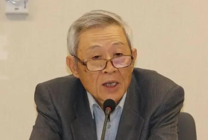 赵春山又写忽悠文章，说要稳定两岸关系。赵春山的理由是美国对台征收20%的关税，