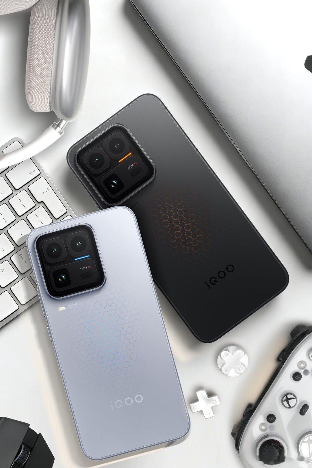 好纠结啊，iQOO15Ultra我是用银色还是黑色？毕竟两个颜色都好好看！