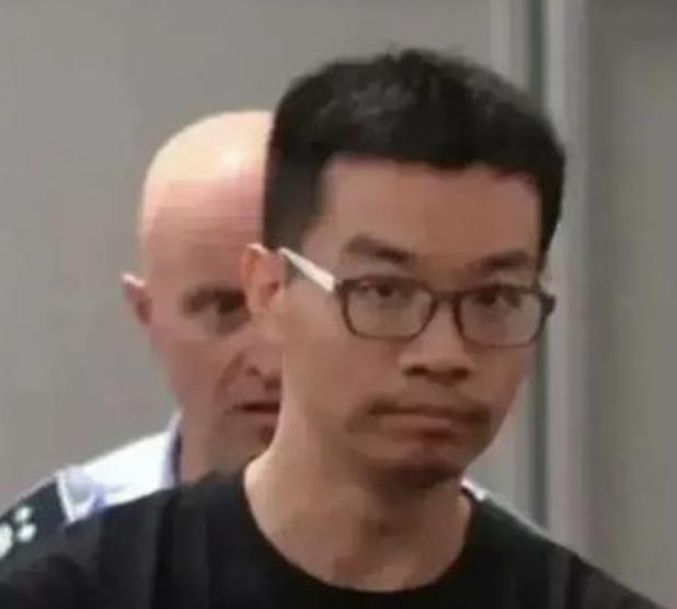 查内鬼，抓间谍！中国当务之急！上海科技人才徐泽伟，夫妻二人前往意大利旅游，刚落地