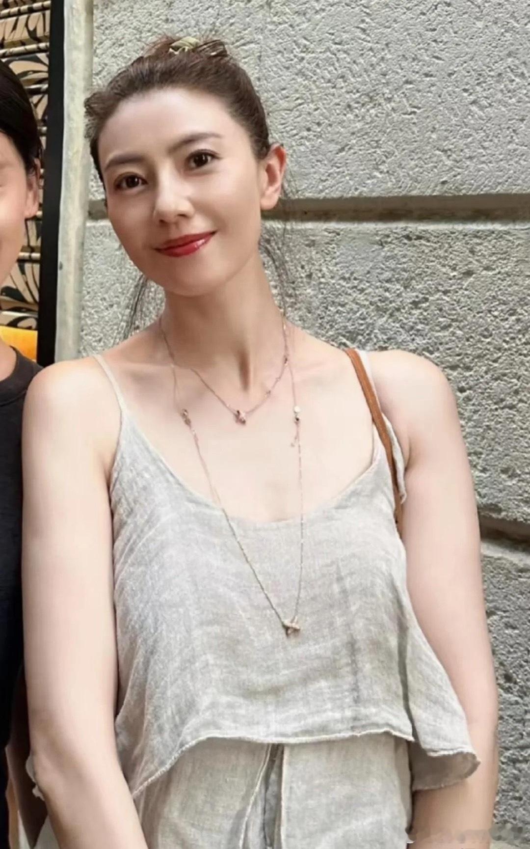 天呐！高圆圆这条裙子跟抹布一样￼