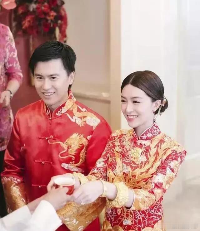 文咏珊吴启楠双强智性恋文咏珊是镜头前才貌兼备的演员，吴启楠是儒雅沉稳的业界精