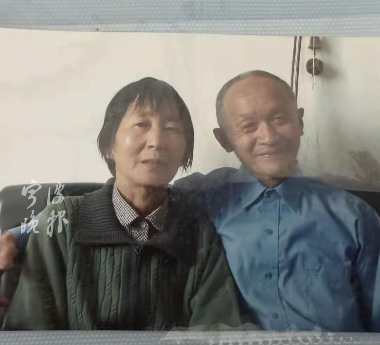 陈老伯心中最好的老太婆走了！在与老伴告别的那一刻，他奔溃流泪，伤心的对老太婆说：