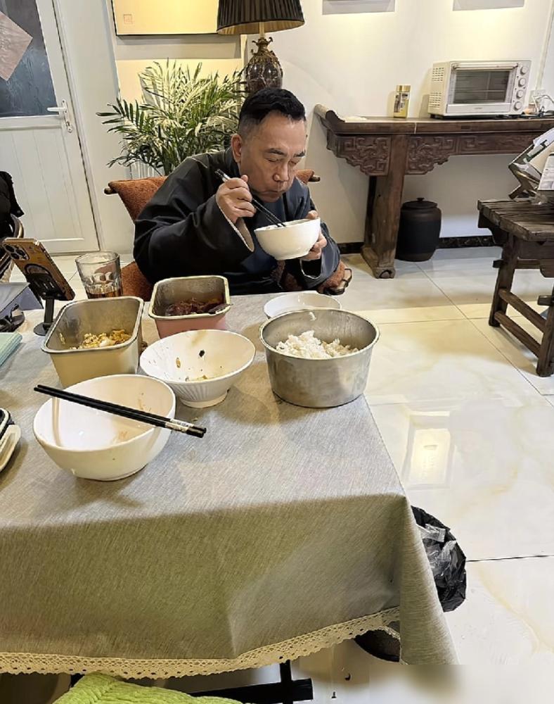 一天演17场，杨议却被侄女咒退货9999单。天津的园子，春节场场爆满。60多