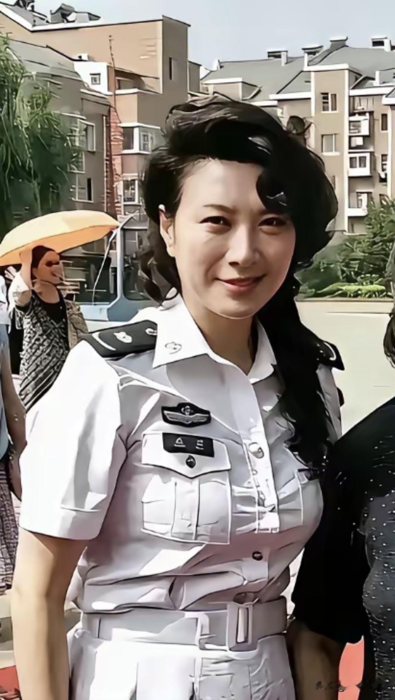 王静，海军政治部电视艺术中心演员，海军大校，一级演员。为什么她的形象一