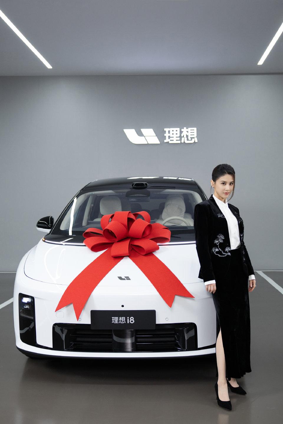 理想i812月销量2745辆，理想i81月销量1013辆，理想i82月