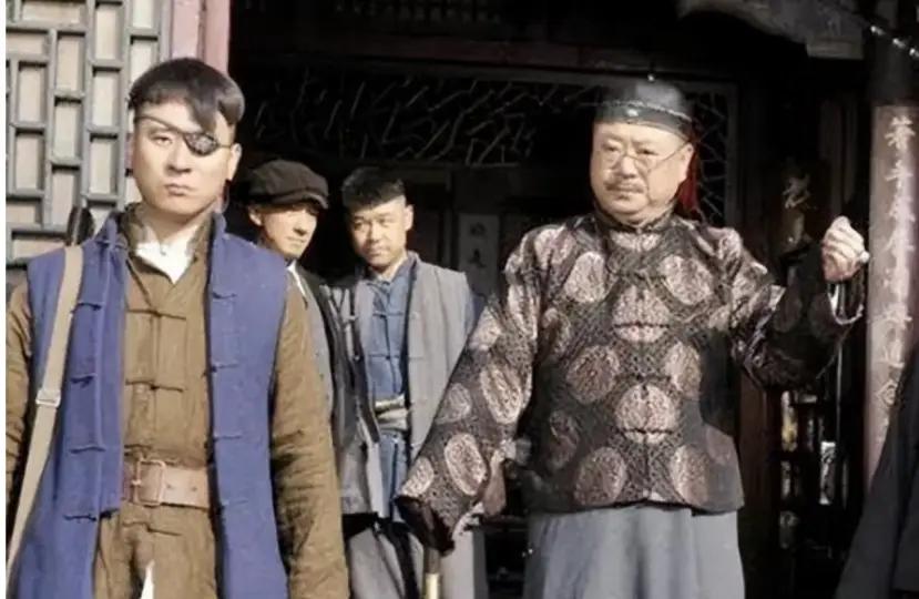 快解放那一年，村里的地主确实把田地全卖光了，因为他大儿子写信回来了，叫他卖的，不