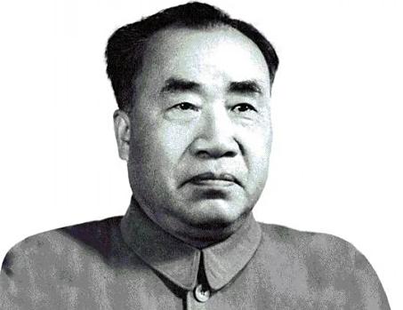 1928年，蒋介石急令范石生逮捕朱德，范石生却当着朱德、陈毅的面，把告密者丁煦击