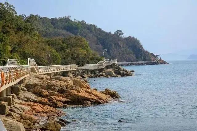 全国最美栈道——连云港小官山栈道。