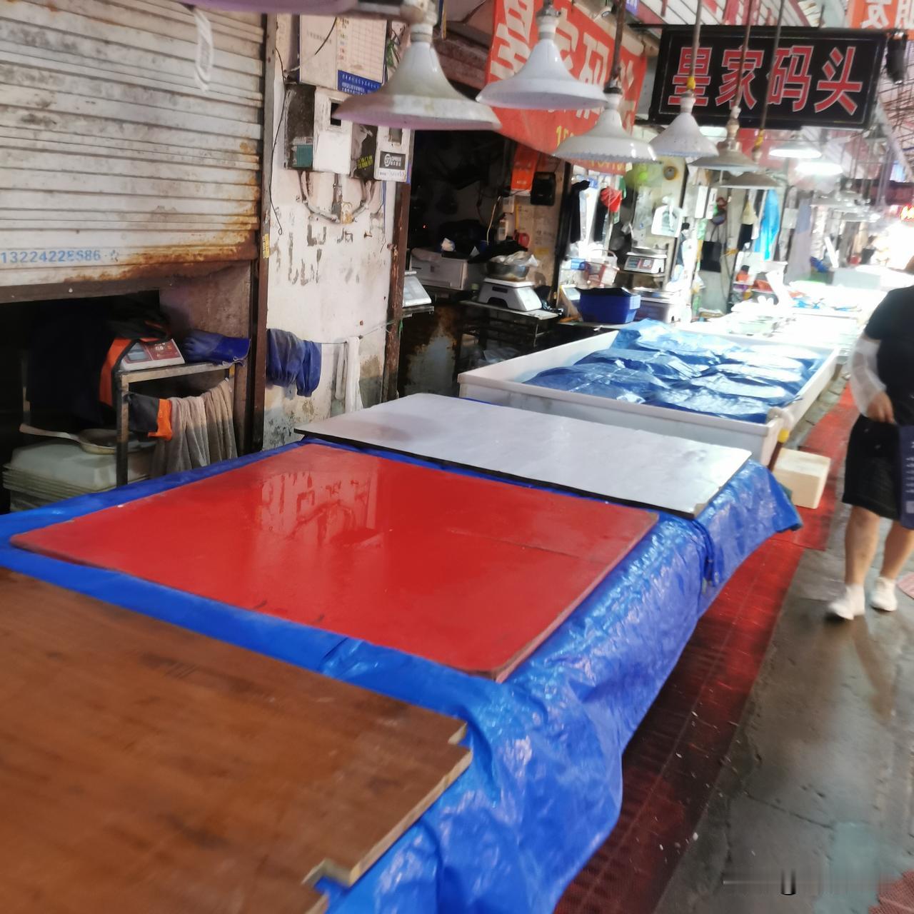 “休息几天”天太热，海鲜摊位关闭连成片！华北路刘家桥农贸市场，热的都关门儿了