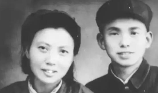 1941年，21岁的女战士莫林被埋土前，鬼子冷不丁问了句：“你认不认识莫林？”，