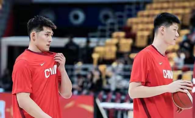 确实令人感到失望透顶！近日中国男篮的表现引发了广泛关注与担忧。固执的郭士强在战术