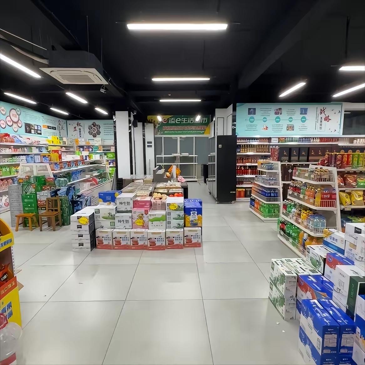 宁波有个人把超市开在了一个高中旁边，原本想着几千人的高中能带来好的生意，直接投入