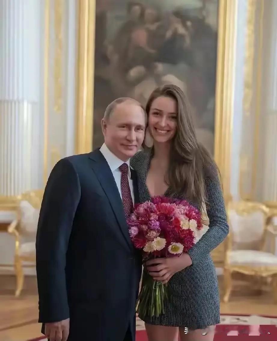 铁血硬汉普京，居然也有脸红心跳的时刻！73岁的他，和柳德米拉离婚12年，近日