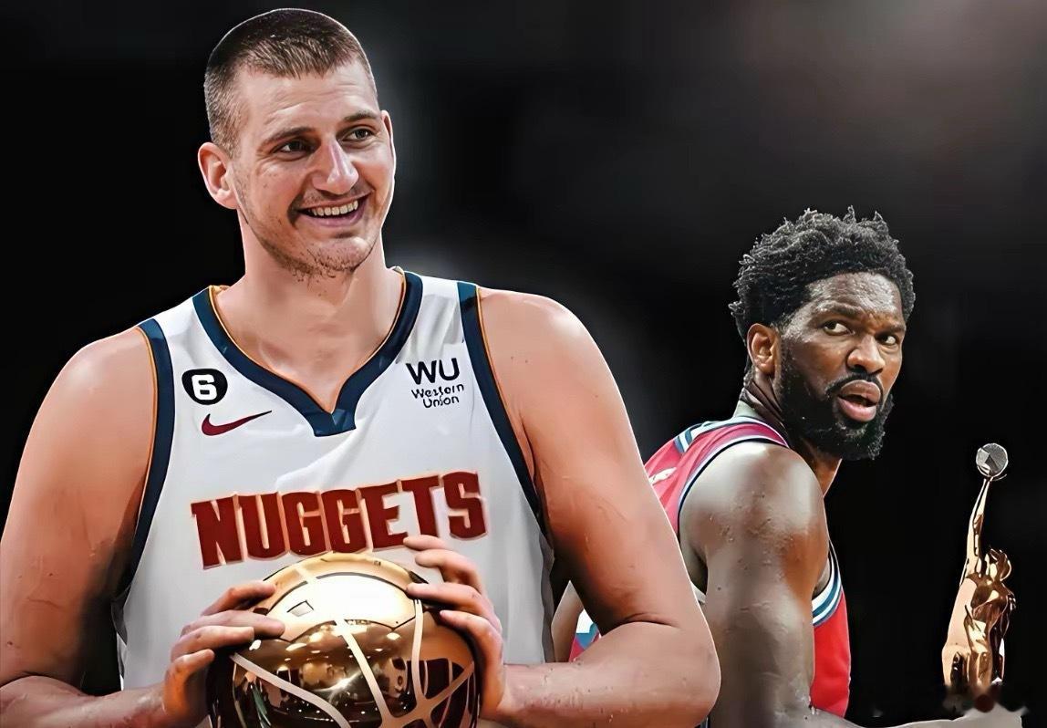 同一年进入NBA的约基奇和恩比德职业生涯数据对比：总数据方面：约基奇，14年次轮