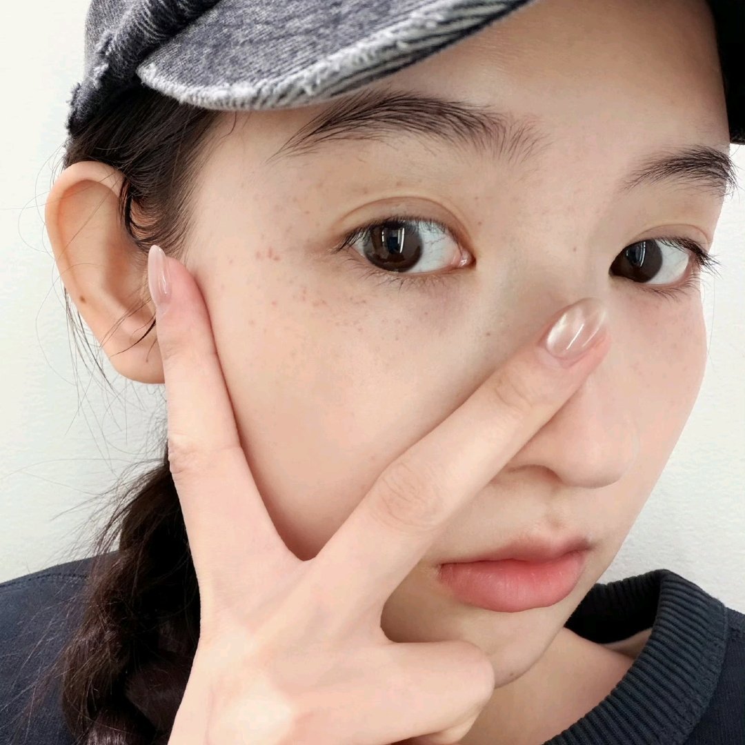王玉雯勇敢的人先毛细血管破裂王玉雯在综艺《地球超新鲜2》里连玩三次高空蹦极，玩到