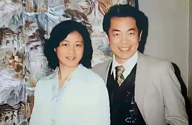 著名作家范曾的第三任妻子人到中年，也比那些人到中年的欧洲国家王妃漂亮。一直有人