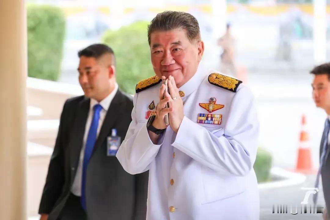 普坦:柬埔寨只配泰国设立办事处。柬埔寨:地雷是旧的，很早之前就埋了。泰国代理