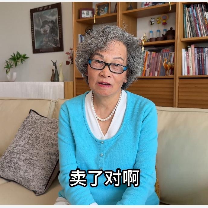 81岁北京阿姨活通透了！卖房住养老院，一句爱国情怀令人敬佩！阿姨是退休科研