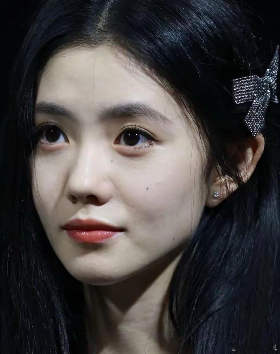 刘浩存在高清相机下状态也太能打了！皮肤细腻通透，五官精致耐看，原相机直出都超好看