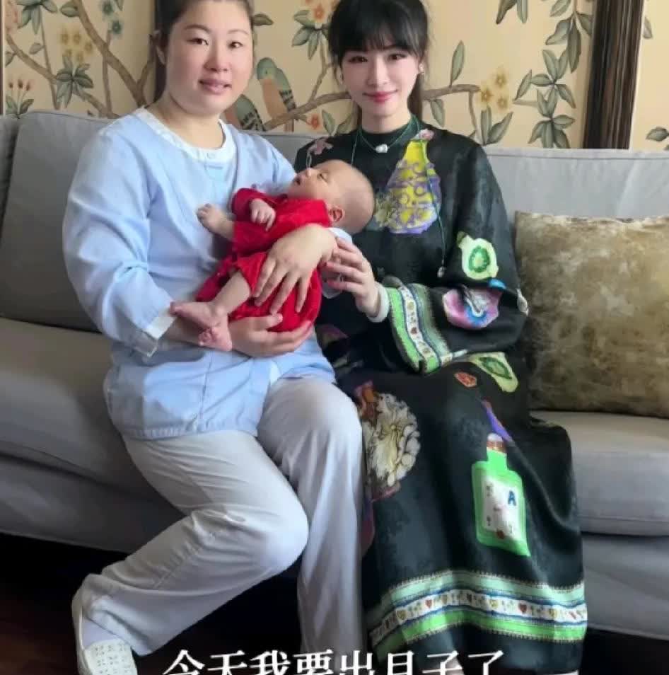 上海台知名主持人万蒂妮产后回家，谈起工作希望大家多多支持新人。最近万蒂妮做完了月