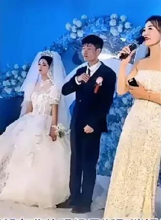 最近，湖南亦庄婚礼引发热议，新郎在典礼现场果断取消婚礼，将新娘及其亲属悉数送进去