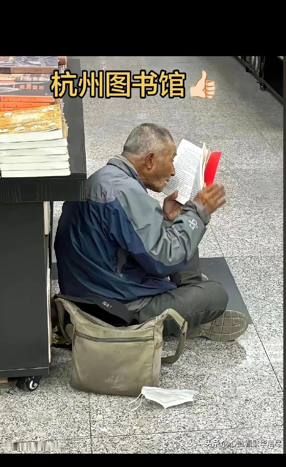 杭州图书馆十年前的故事，今天又火了！近日杭州图书馆的一条“神回复”把杭州图书馆