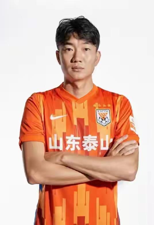 山东球迷潘某因病离世，此前他被前国脚戴琳拖欠钱款，治病期间多次催款还遭辱骂。潘某