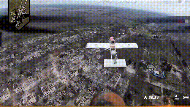 乌军无人机使用霰弹枪击落了一架俄自杀式无人机。