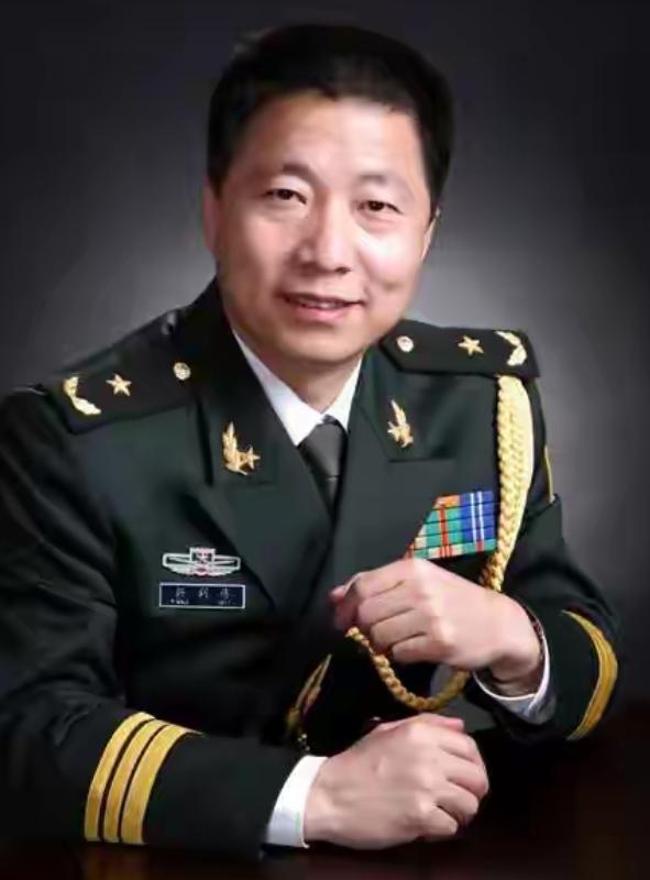 杨利伟退休待遇揭秘：没有巨额奖金，只有“终身金钟罩”。主要信源：（新华网—