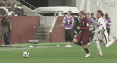 如果不知道在亚冠上咋和日本人踢球，请学学韦世豪是咋做的！因为伤病原因让韦世豪一