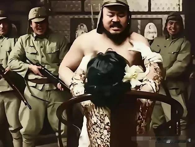 惨不忍睹，南京姑娘遭到日军一个小分队的轮奸。这不是虚构的惨剧，是1937年