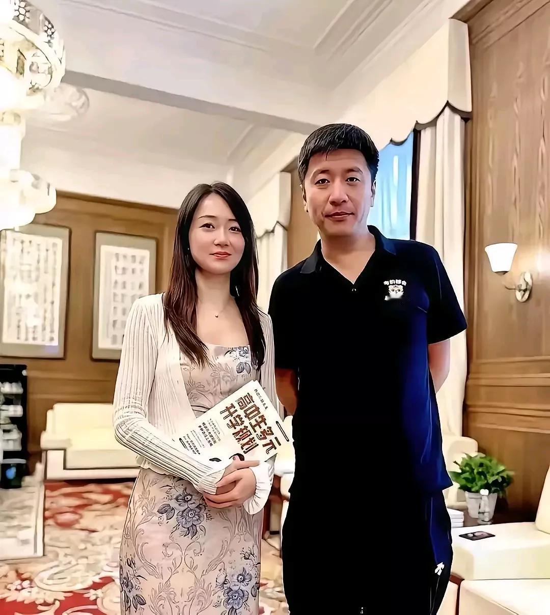 张雪峰的老婆曾公开表示，以后不会嫁人了，只想和自己的女儿好好过日子，可明眼人觉得