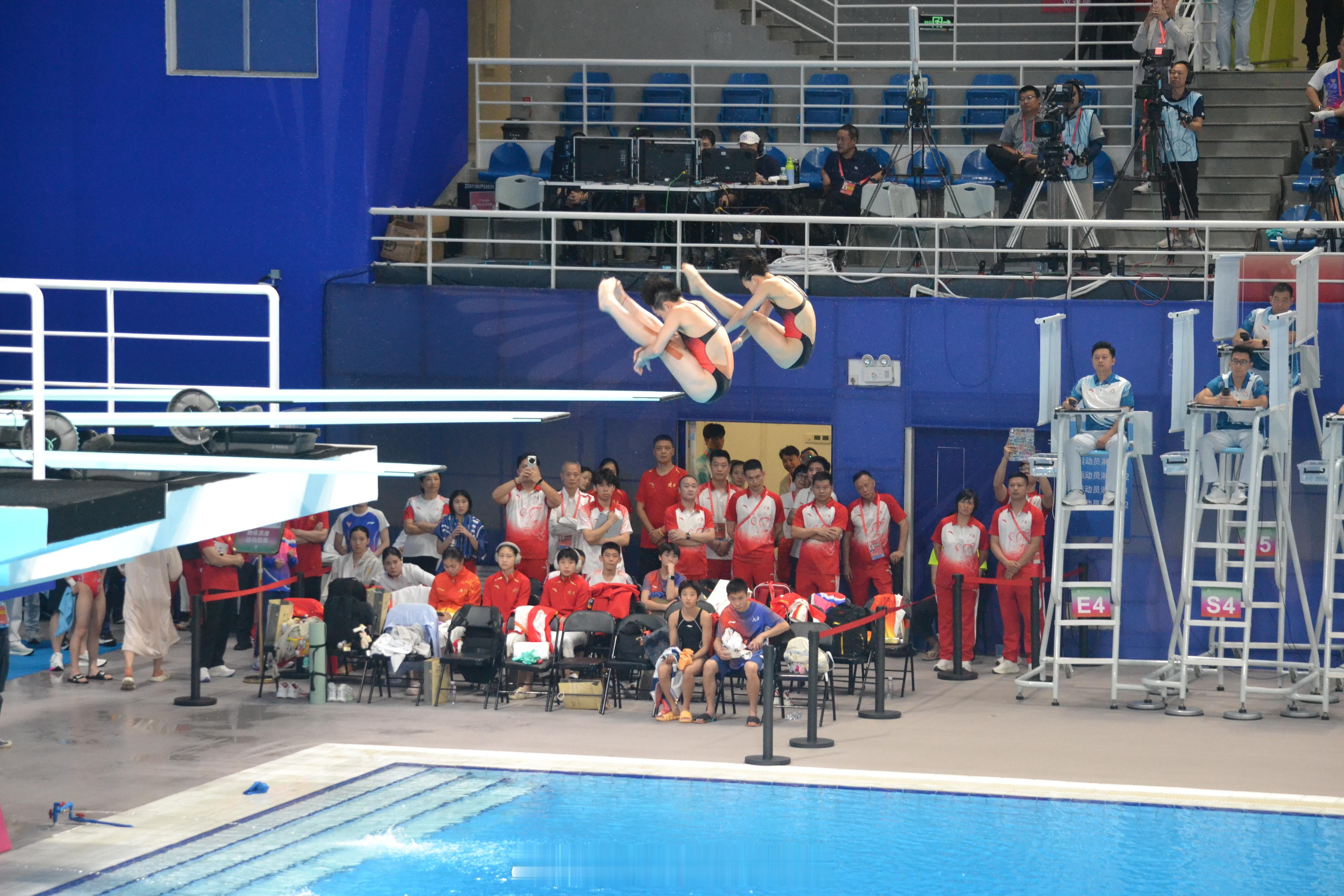 十五运跳水女团广东队领跑前两项直击十五运跳水赛事现场全运日记2日，十五运会跳水