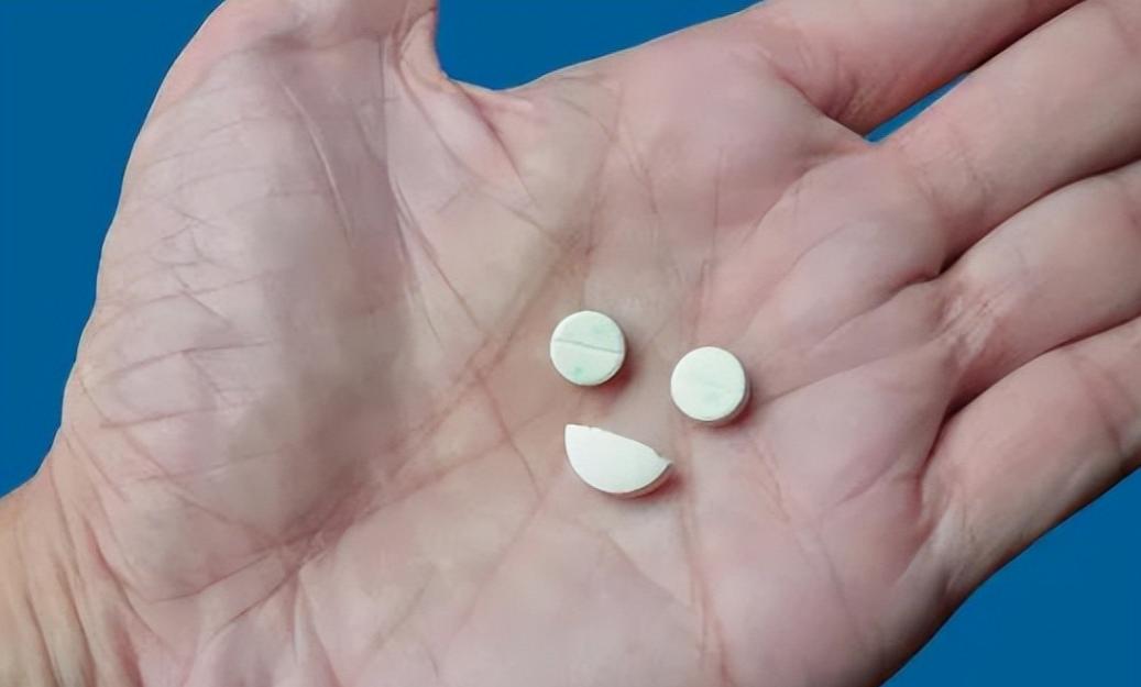 高血压长期服用氨氯地平，这3种错别再犯，不然等于白吃药氨氯地平在高血压用药里