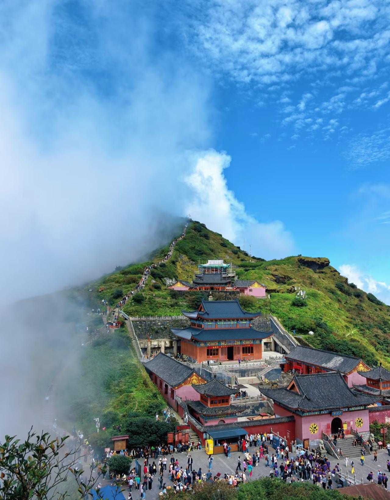 📍贵州铜仁梵净山丨现实中的天空之城！梵净山得名于“梵天净土”是我国的第五大