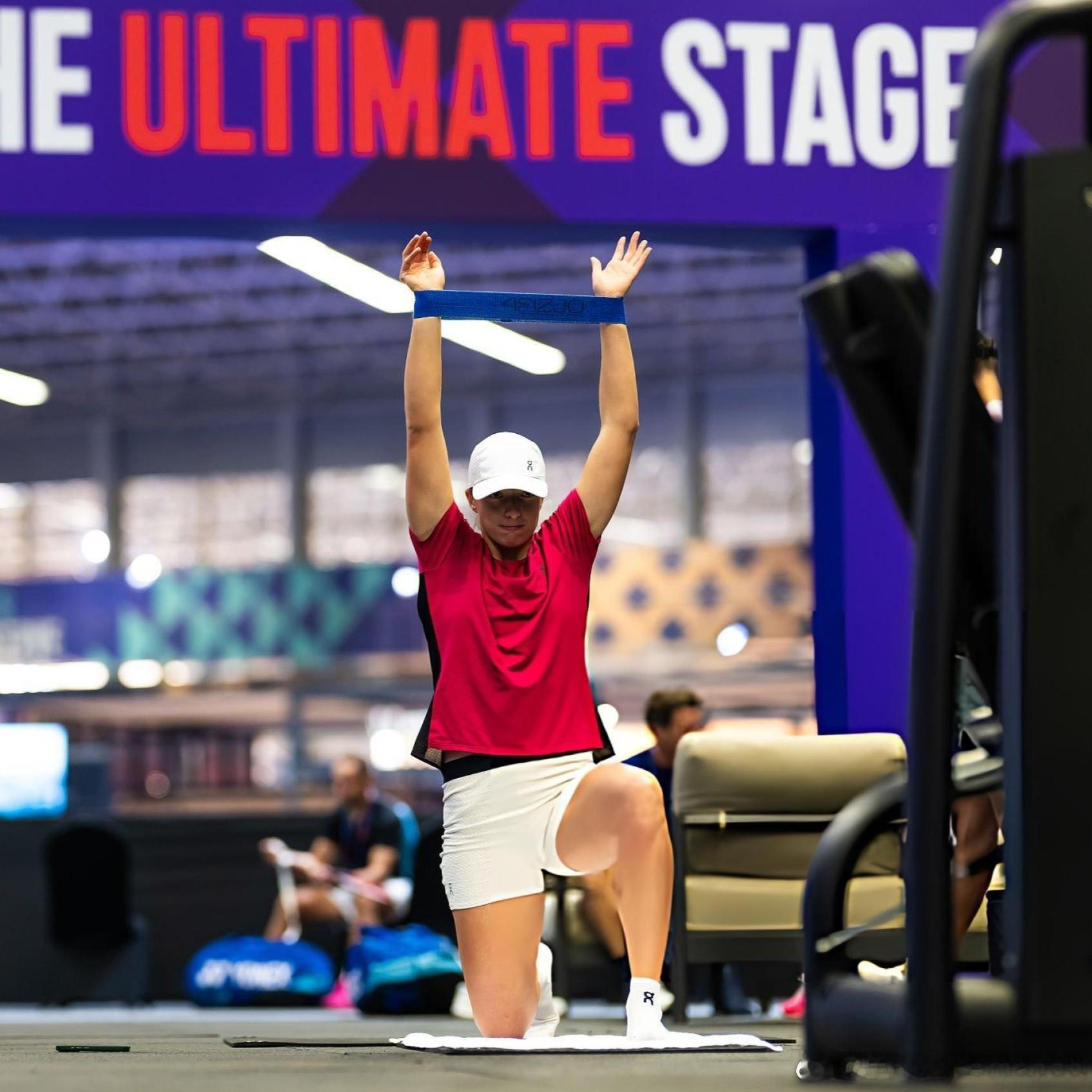 斯瓦泰克!WTA年终总决赛训练日!Iga和Amanda阿尼西莫娃练球…wta[超