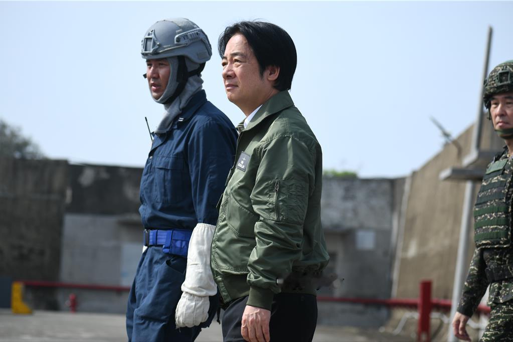绿媒《美丽岛电子报》董事长吴子嘉今日发文写道：“这些年台湾谈大陆武力攻台，最爱问