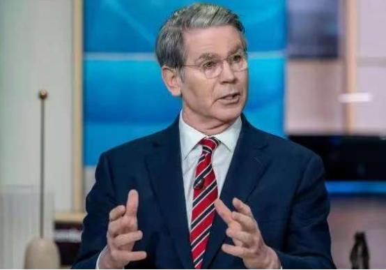 美国财长贝森特，曾经在接受福克斯财经频道采访时，说了句狠话：如果中国不撤销稀土出