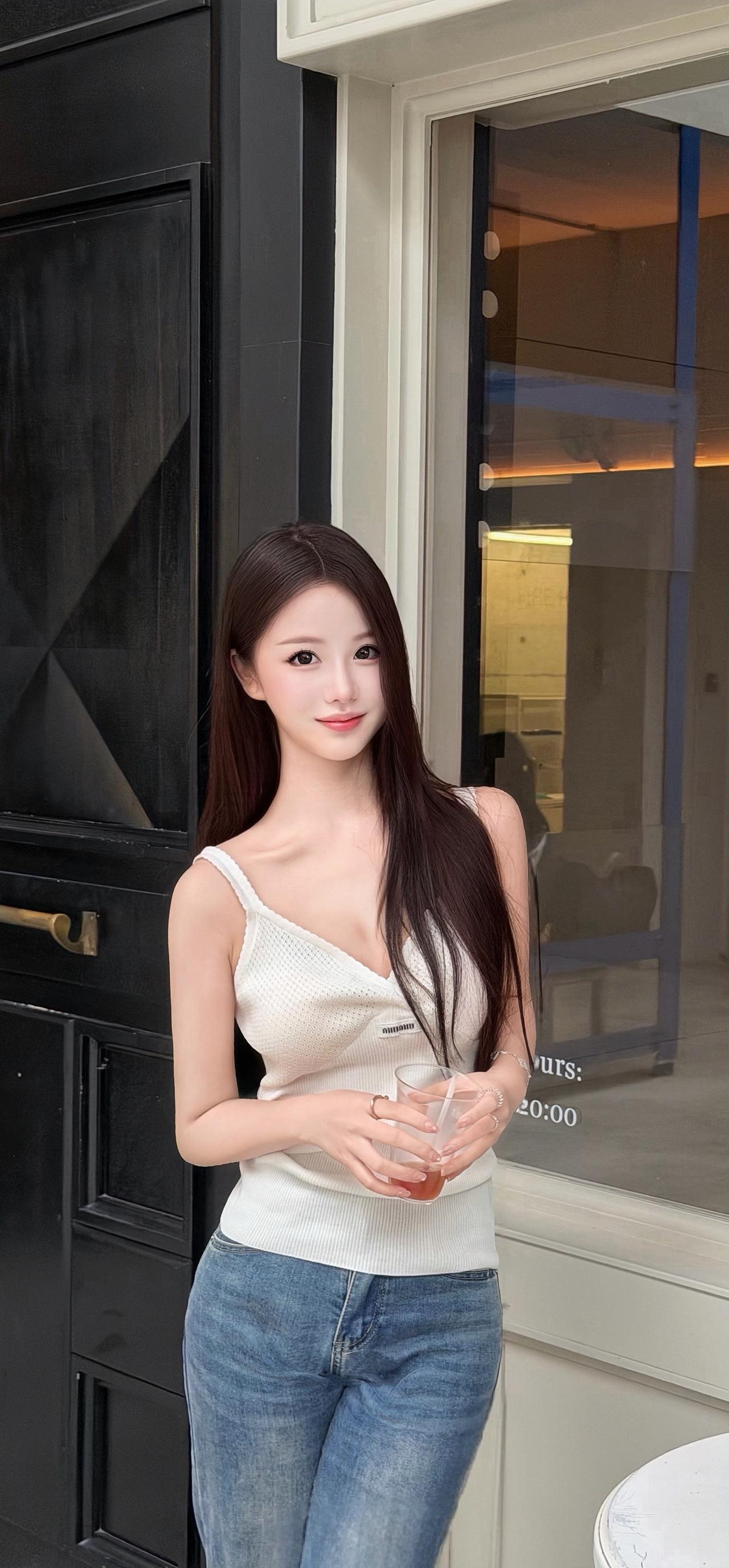 纯甜的甜妹儿，喝咖啡☕不加糖[比心]甜妹儿