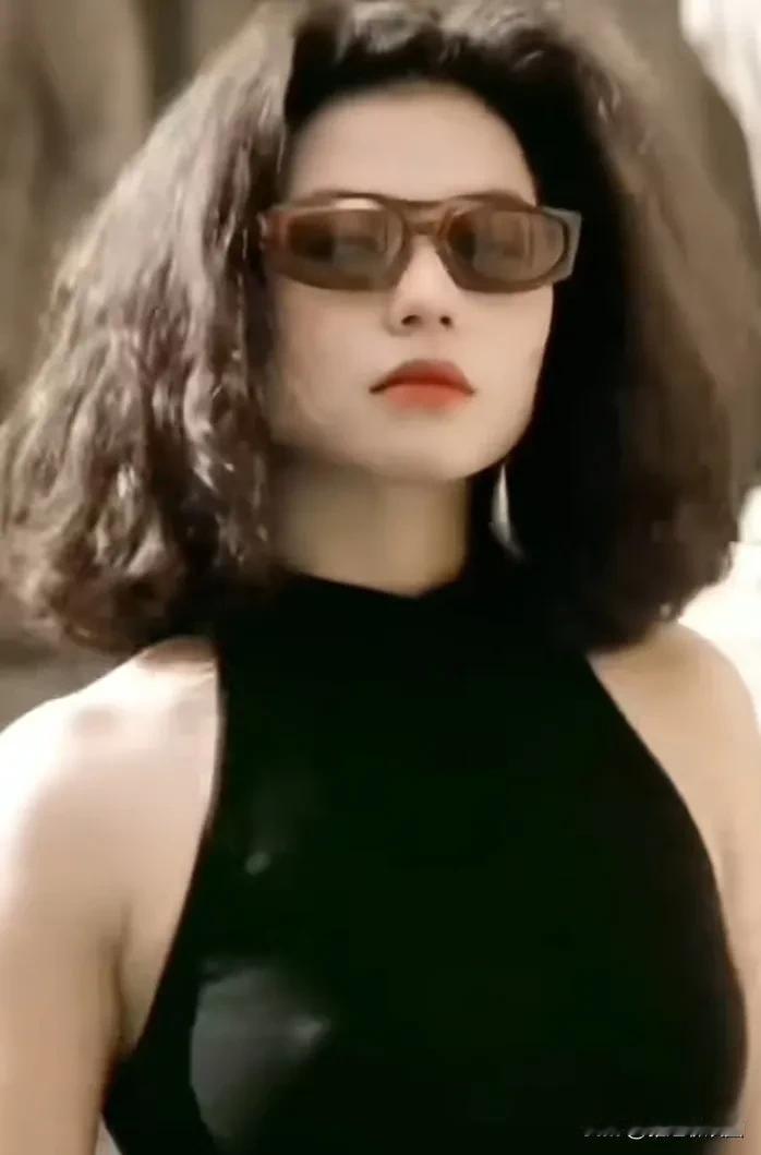 记忆里的港风美女，真的长得各有特色，每个人美得不一样，而且每张脸都容易让观众记住