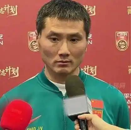 邵佳一这次是真急眼了！连换5大首发还不够，他干脆连门将位置都给直接砸了。