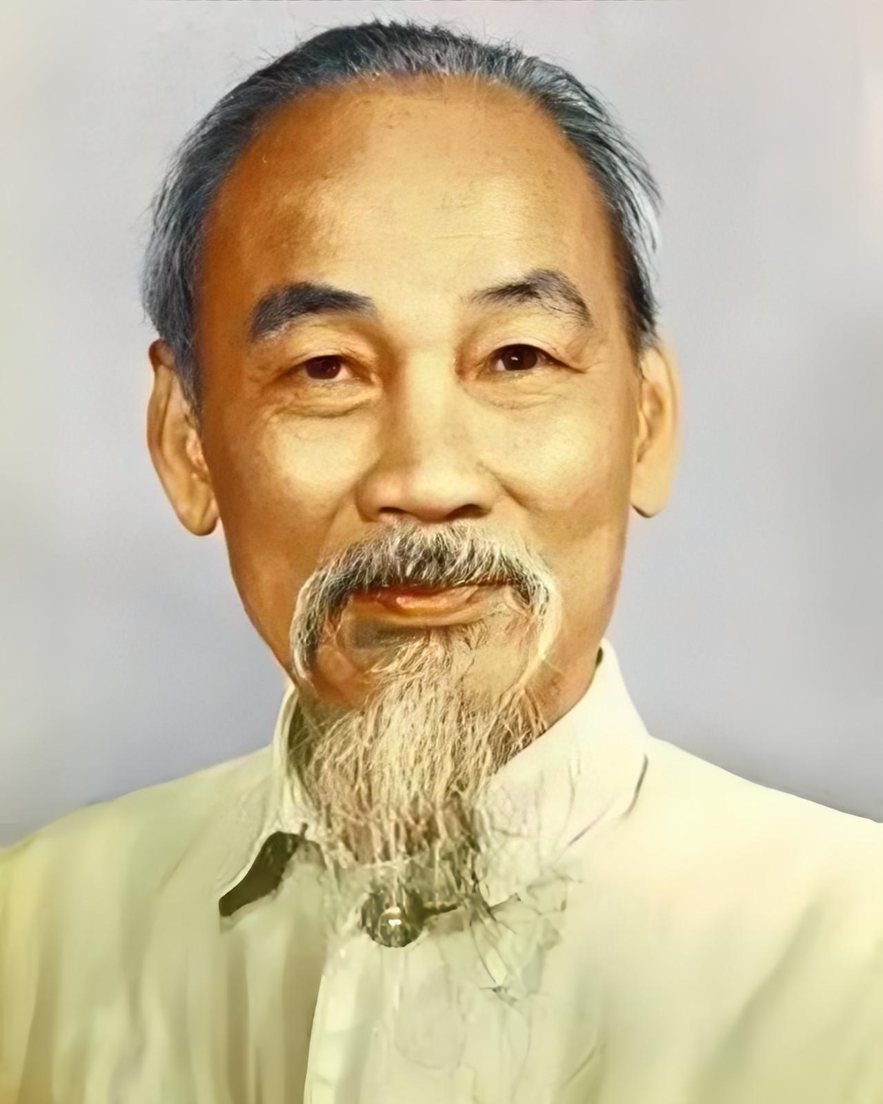 1950年，胡志明向斯大林提出，要10个步兵师的装备。斯大林说，越南同志的要求不