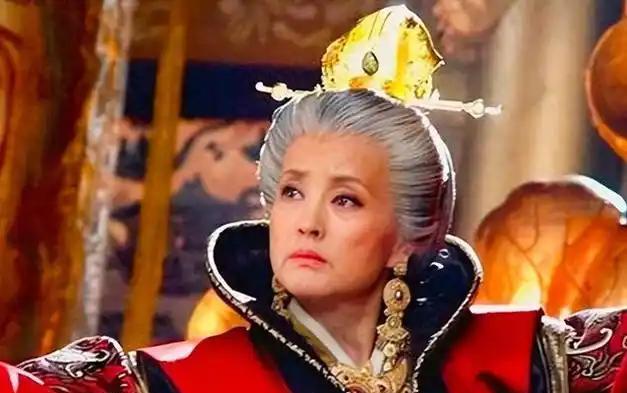 神龙元年（705年）正月，武则天病重，卧床不起，只有<em>张易之</em>、张昌宗兄弟侍侧。宰相