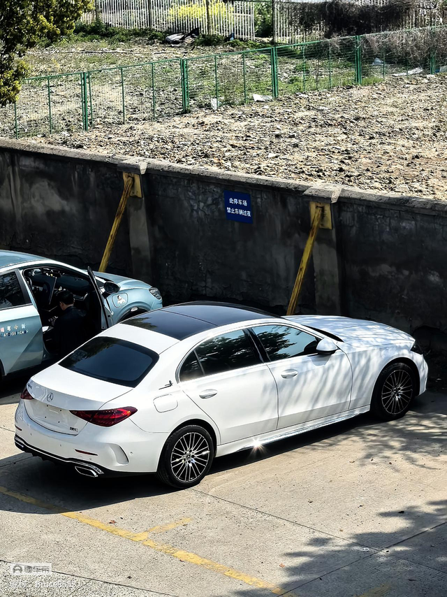 犯纠结症了奔驰c还是宝马i5哪个比较推荐些油电都可以现在i5优惠也比较大