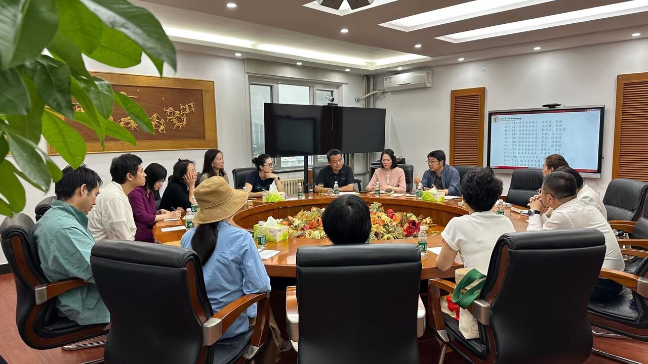 四、五年级孩子家长不热衷家委会，原因不少。一年级孩子家长热衷于进家委会，是为了孩