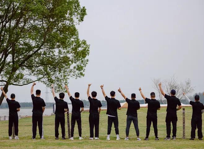 时代，请不要搭理年轻人听说，某记者街头采访了几个年轻人，居然得到了非常不一般的