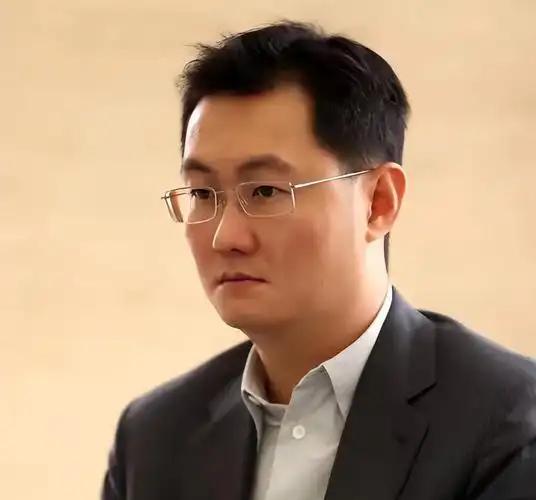 马化腾的脾气一直是很不错的。哪怕在2010年，因为一篇文章，腾讯被骂得很厉害