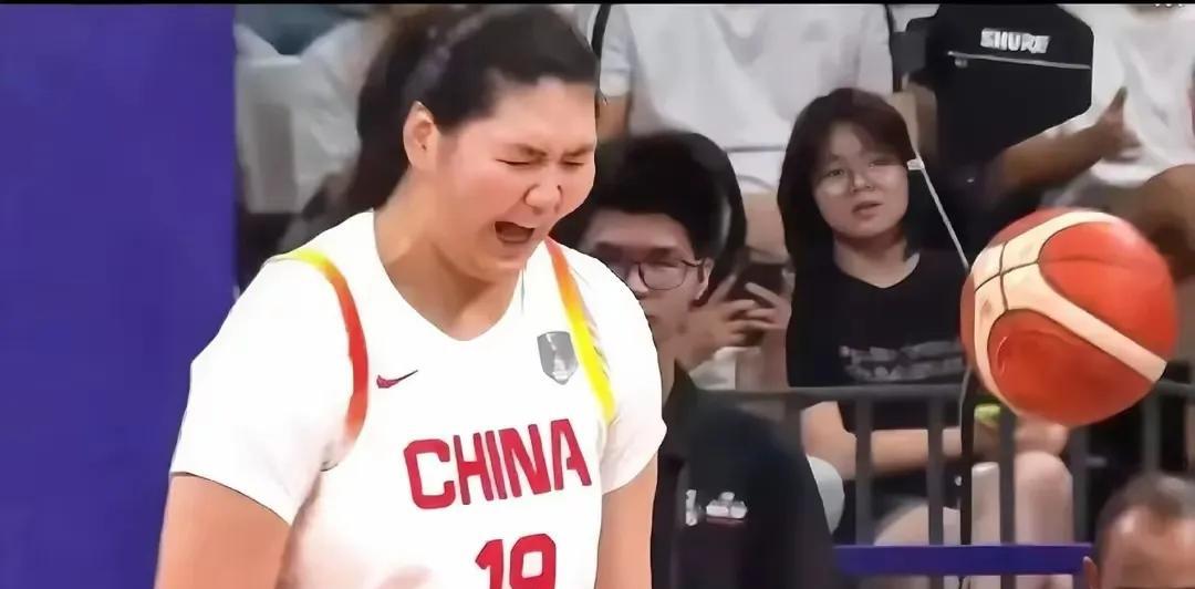 宫鲁鸣错就错在把张子宇当常规武器而不是非常规武器。现代篮球讲究快速攻防，特别是N