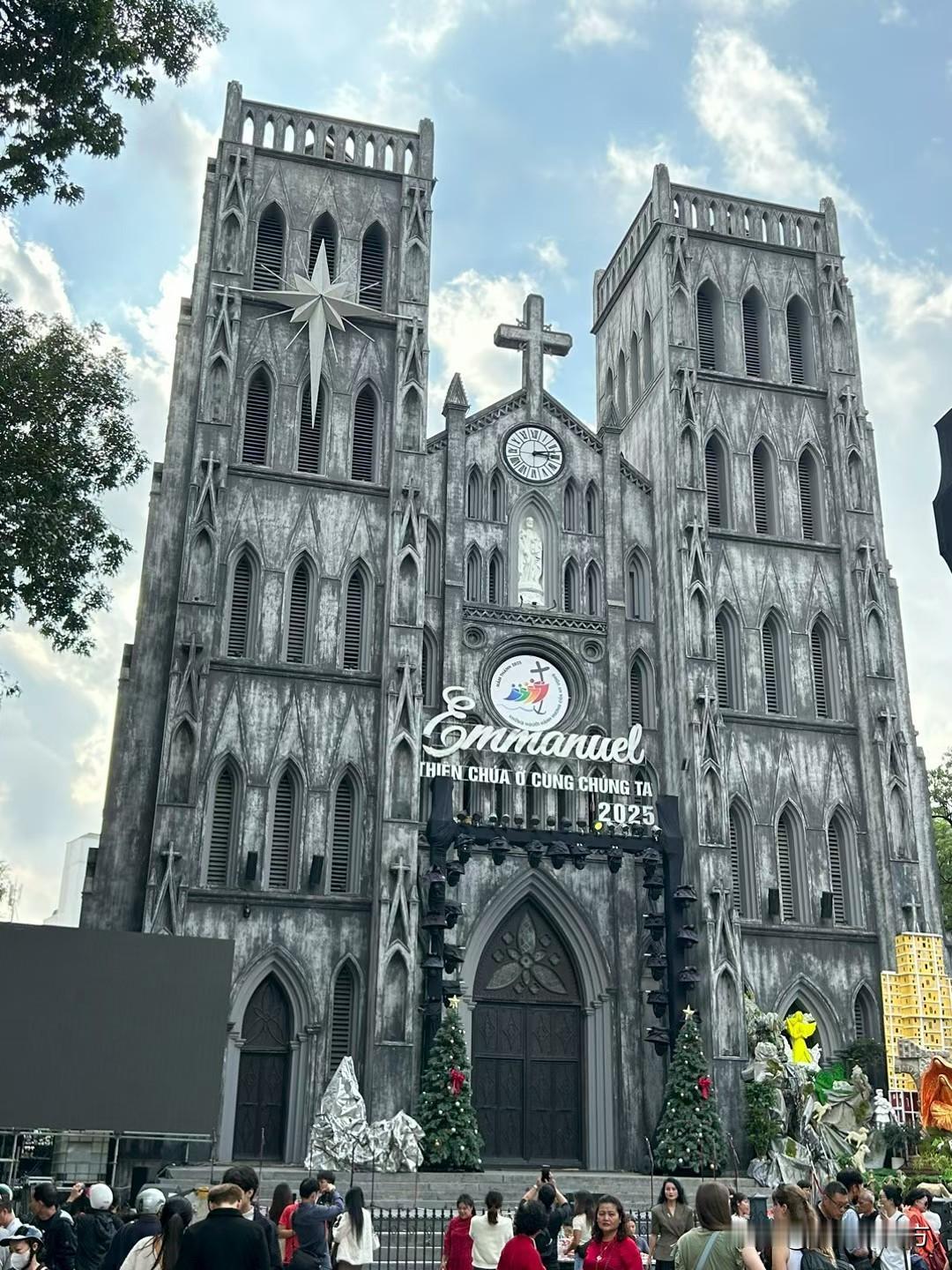 越南河内大教堂，又名圣约瑟夫大教堂，建于1886年，仿巴黎圣母院兴建而成，是越南